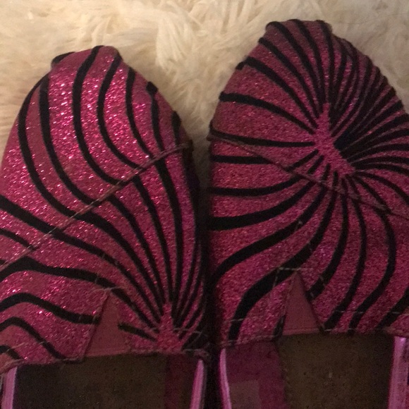 Girls TOMS glitter slip on’s - Picture 4 of 6